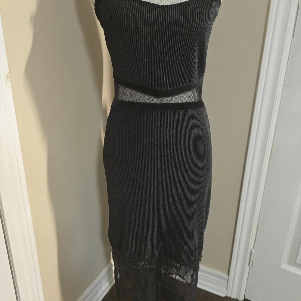 ❤️HOST PICK❤️ French Connection Velvet  Lace Hem Stretch Dress Black size… - Picture 8 of 8